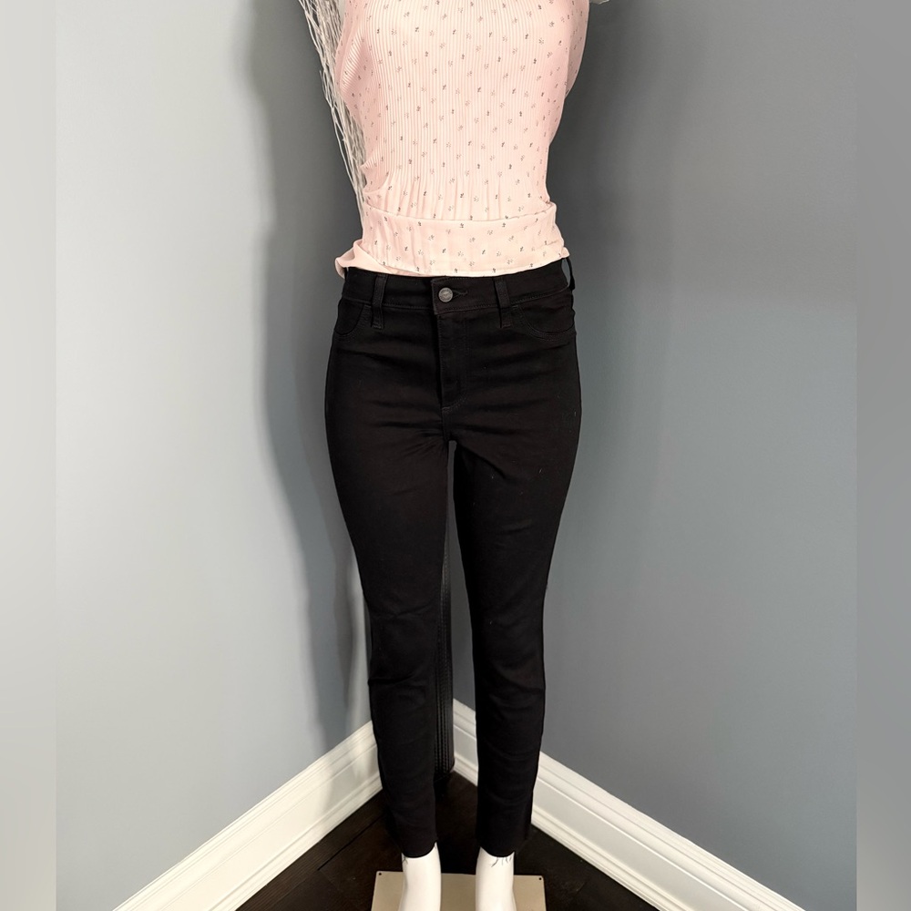 Hollister curvy High-Rise Black Jean leggings advance stretch